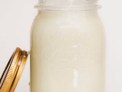 DIY oatmilk - Almonds and Olivez
