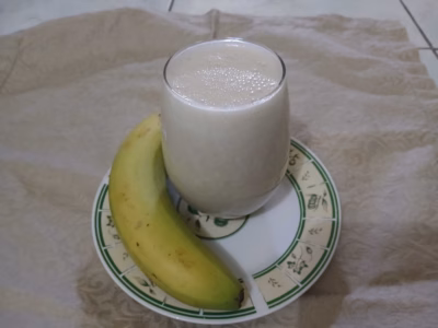 Banana flavoured milk - Almonds and Olivez